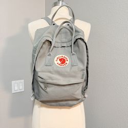 Fjallraven Kanken Backpack Classic Daypack Medium 2351