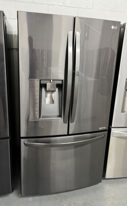 LG French Door Refrigerator With Ice Maker 

