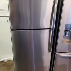GE 16.6 cu.ft Top- Freezer Refrigerator 