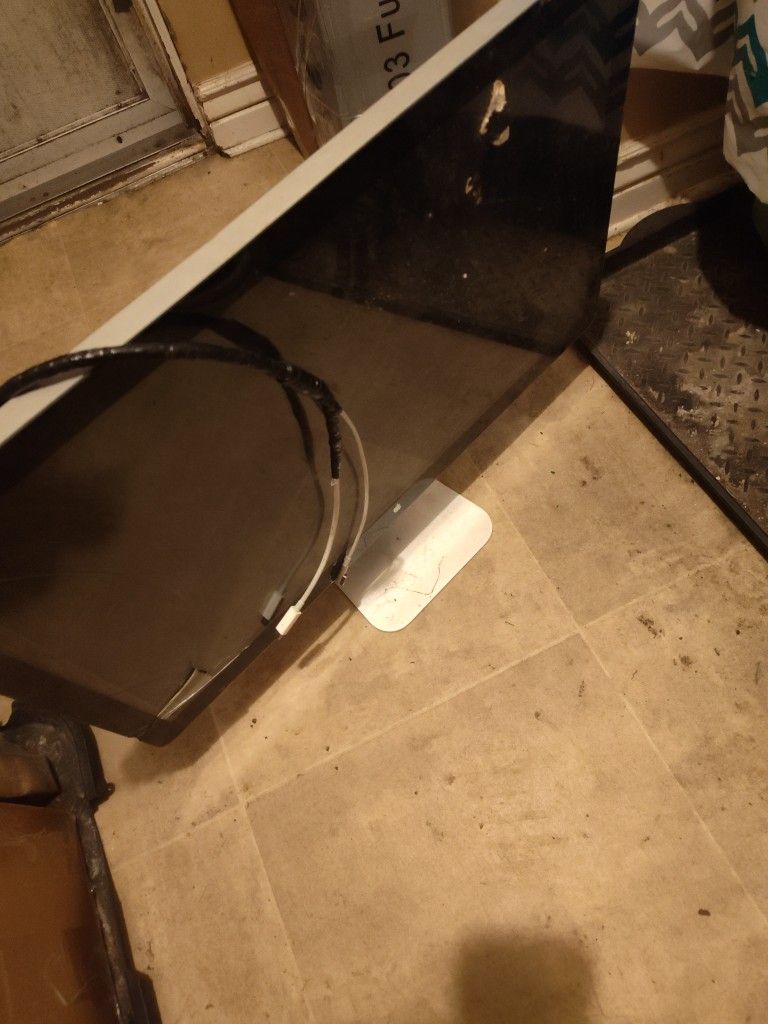 27in Apple Monitor For Parts Or Repair $100/Bestoffer Or Trade