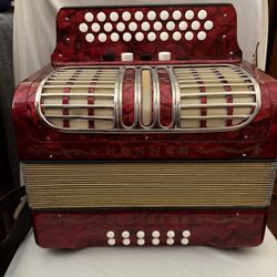 Hohner Corona 3R.  Acordeon Accordion. GCF. Sol