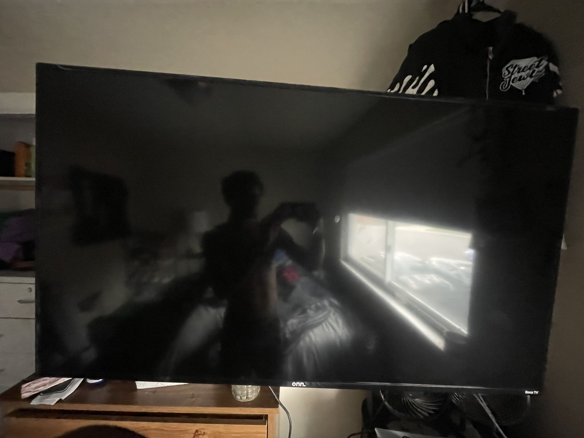 58 Inch Roku Tv (New) Only Had It For 2 Months