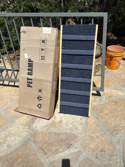 New Pet Ramp for Dogs & Cats – Non-Slip Carpeted