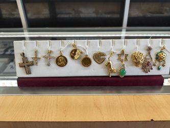 14k10k gold pendant different prices and grams layaway available 10% Dwon if you interested please make sure you ask for Maribel thank you