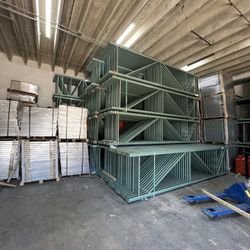 Teardrop Pallet Racks Uprights Forklifts