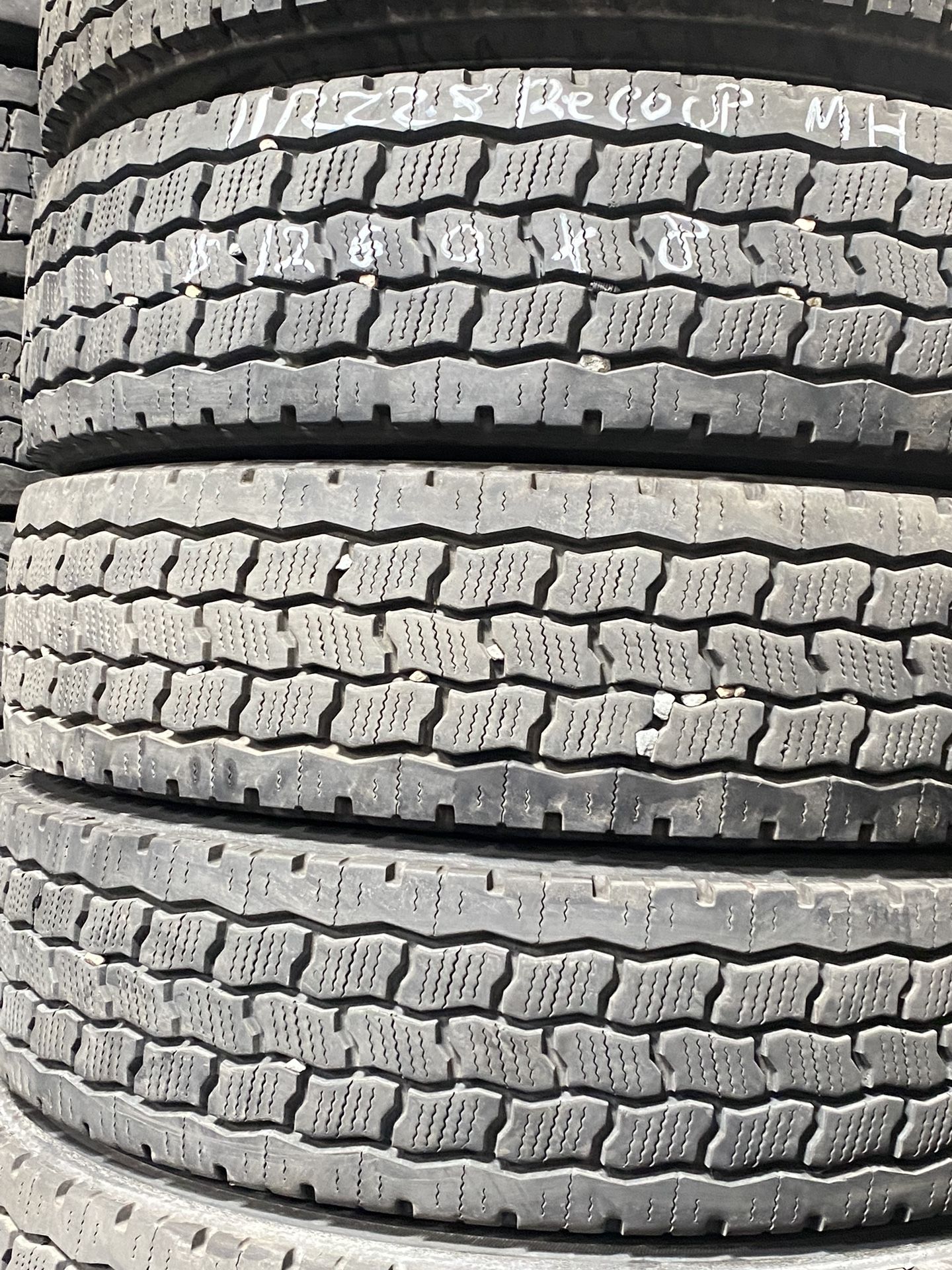 11R22.5 Michelin Recoup Set Of 8