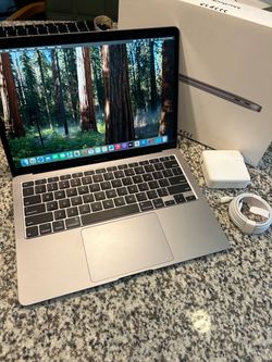 2020 Apple MacBook 13–inch 8gb ram 256gb ssd. Comes with box and charge . Very good condition. Works great