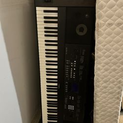 Yamaha Piano DGX650 