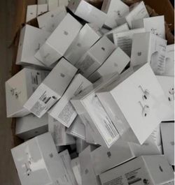 airpods pro 3 (SEND BEST OFFER)