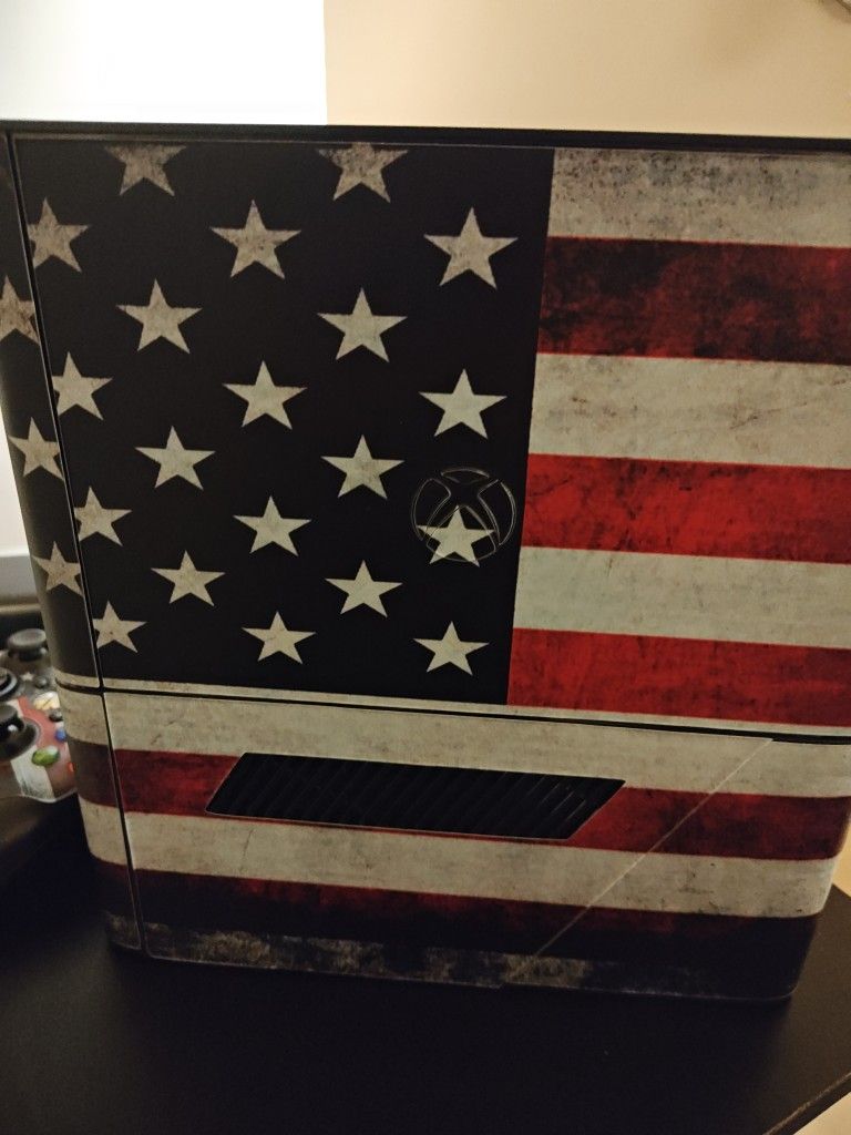 Xbox 360 E Console Model 1538 4GB W/ Kinect