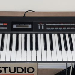 Roland Alpha Juno 1 Synthesizer