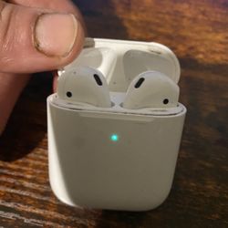 Apple AirPods with Charging Case (2nd Generation