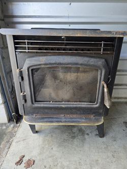 Whitfield Pellet Stove/Heater ; Model:  WP5 Cascade, WH-C 9952 (Used; History Unknown) 
