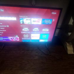 USED TCL Roku TV With Remote Works Perfectly 