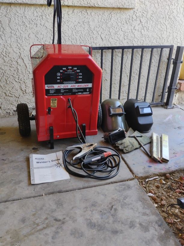 LINCOLN ELECTRIC  AC - 225  ARC WELDER 