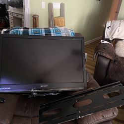 32” Emerson Flat Screen Tv With Roku 