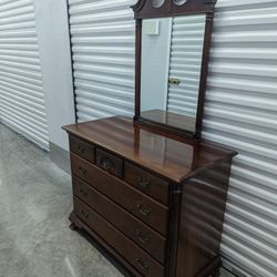 Antique Solid Mahogany Dresser w/ Mirror From Kling Factories - Good Condition! - Can Deliver 