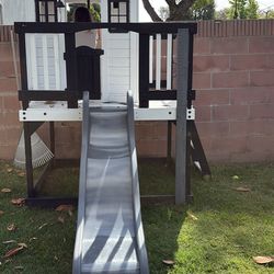 Playhouse/ Outdoor Playset