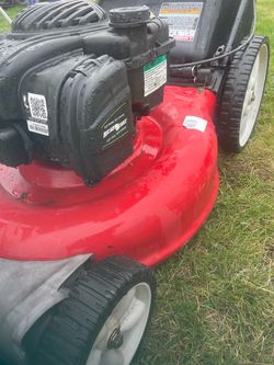 Red Gas Push Lawn Mower with Briggs & Stratton Engine