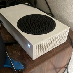 Xbox S With External Hardrive (3tb)New Xbox Headset And Purple Wired Controller