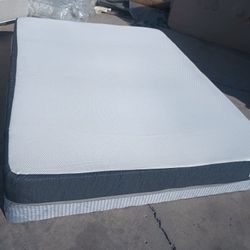 Queen Memory Foam Mattress And Box Spring 