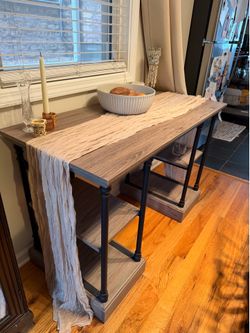 Desk/table