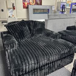 Oversize Midnight Chair. 🚚WE DELIVER🚚