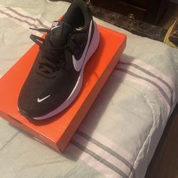 Nike Revolution 8 Running Shoes (Black/White) – Brand New w/ Box