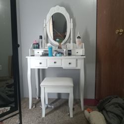 New Vanity  $40 Can Deliver Also Have Smart TV $40