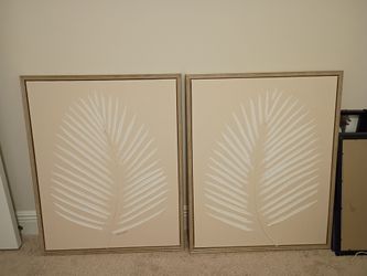 Beautiful set of 2 matching framed wall art pieces in excellent condition.
