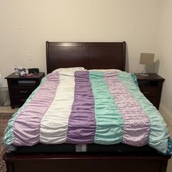 Queen Size Bed With Two End Tables 