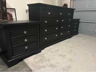 Dresser set