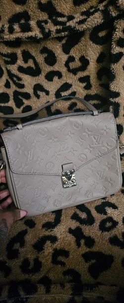 Tan Metis Pochette