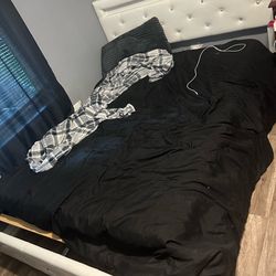 Bed white frame (No bedding and pillows)