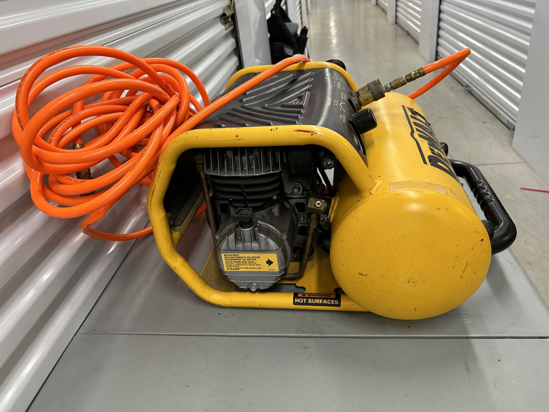 DeWalt D55155 Air Compressor Hot Dog Hand Electric Gal
