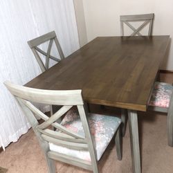 Very Nice Farmhouse Style Wood Dining Table & 4 Chairs Set