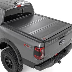Rough Country Hard Low-Profile Tri-Fold Tonneau Cover For Ford Ranger (2024-2026) - Low-Profile Aluminum Truck Bed Cover, Fits 5' Bed