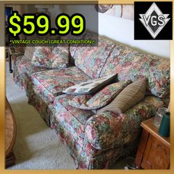 *VINTAGE* COUCH (FLORAL; GREAT CONDITION)