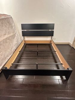 Queen Bed Frame + 2 Nightstands  Cama Queen + 2 Burós