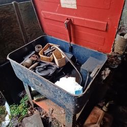 Solvent Parts Cleaning Table. Pump Works