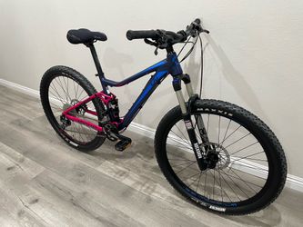 (Like New) Giant Liv Embolden 27.5er MTB 2017 Size SMALL