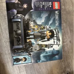 LEGO Wednesday Addams Figura - Juguete de Construcción para Niños, Niñas y Niños, Edades 10+ - Muñec