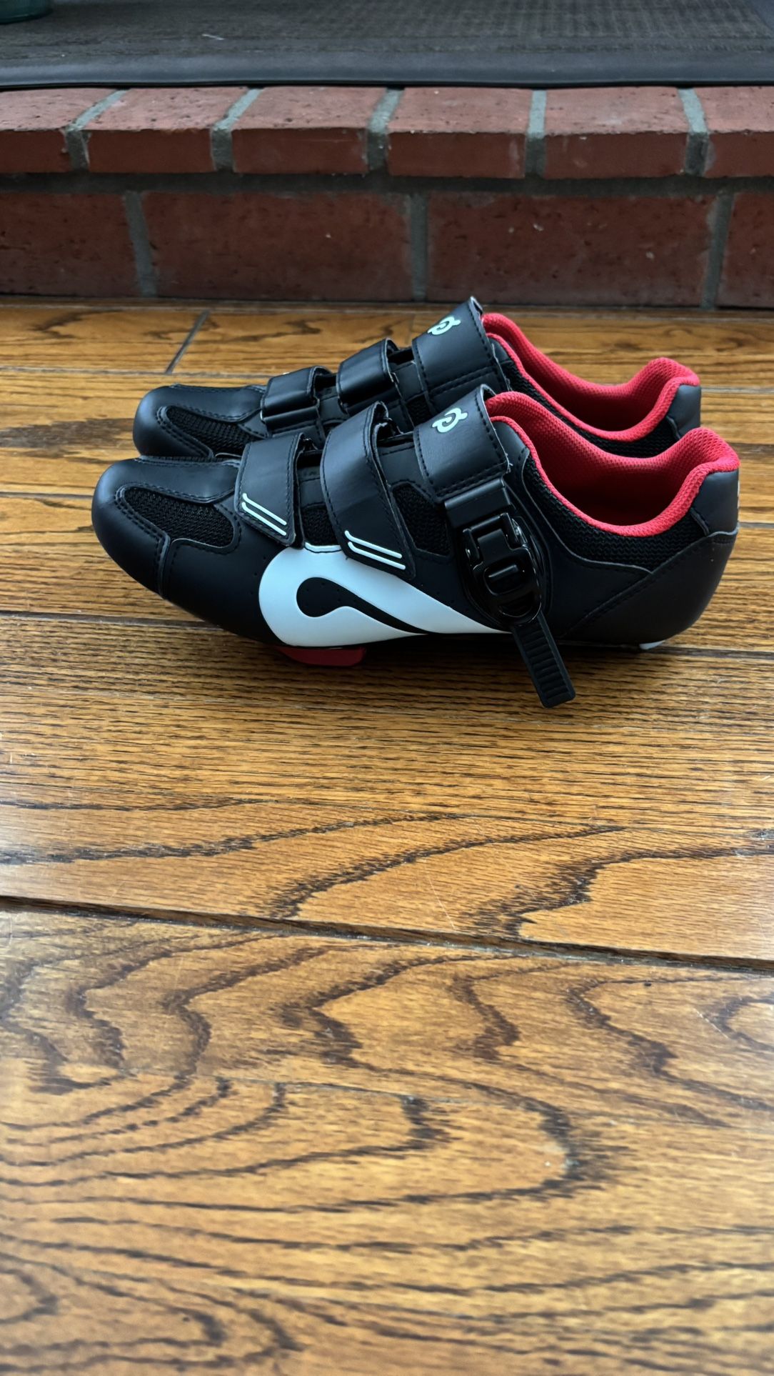 Peloton size 42 Shoes. Men’s 9/women’s 11