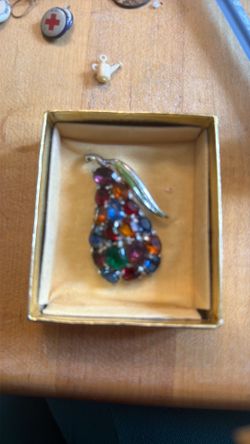 Pear fur pin