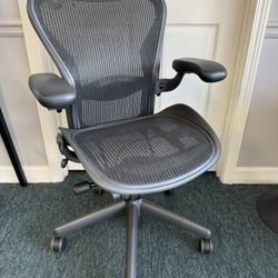 Herman Miller Aeron - Size B - Graphite Finish