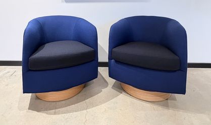 Design with Reach Pair of MCM Milo Baughman for Thayer Coggin Swivel Tub Chairs