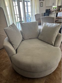 Proud sofa chairs