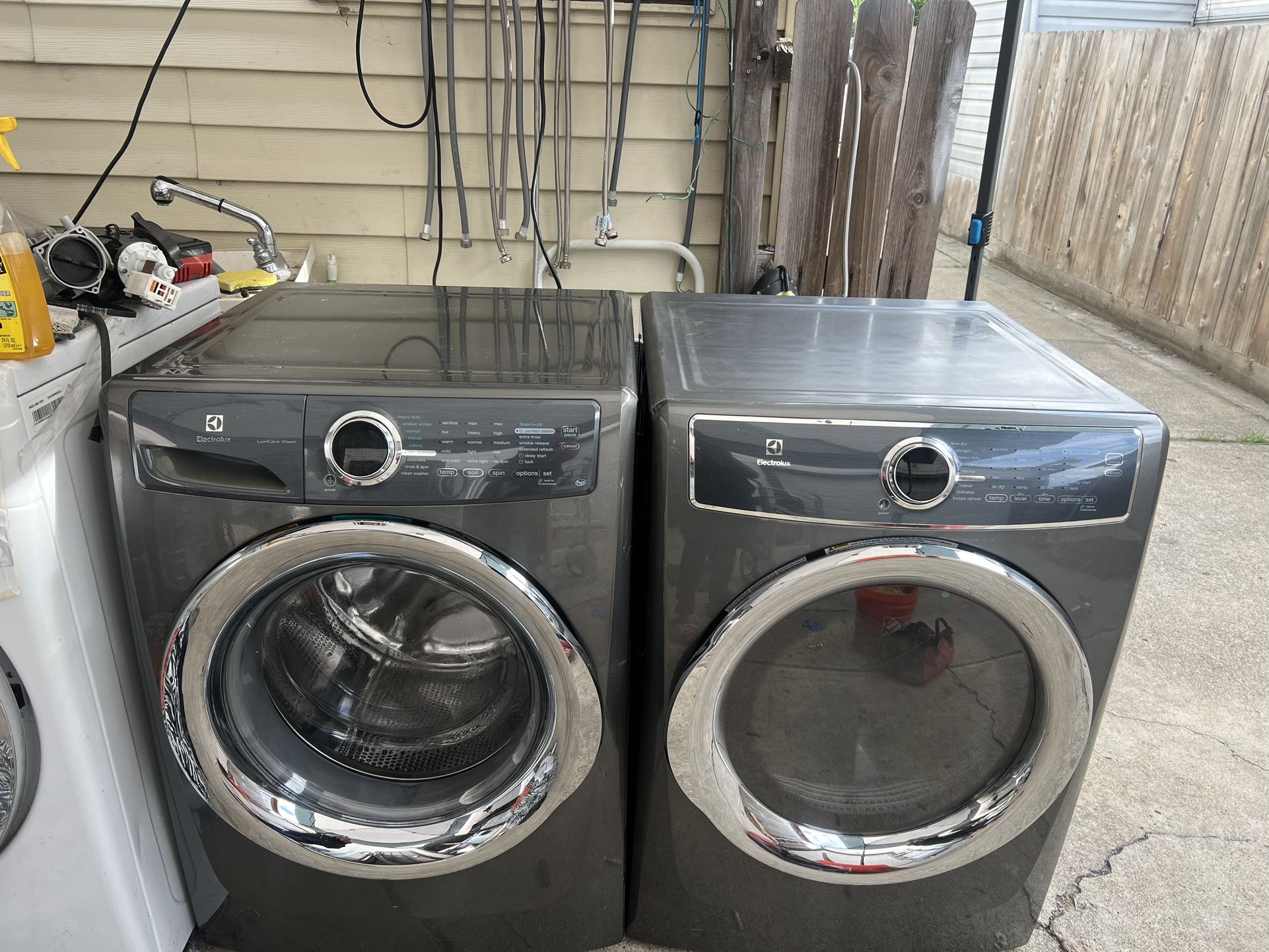 Electrolux gas washer and dryer with a three-month warranty in good condition. Free delivery in the Oakland area. Outside the Oakland area, a small fe