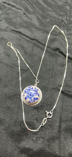 VINTAGE. Sterling Silver 925 .Floral Round Porcelain Charm Pendant...... N263