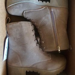 Rosie Daze Boots Size 9 